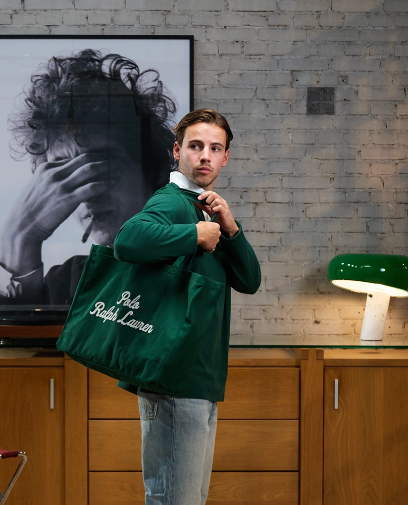 Mannelijk model in Ralph Lauren Polo rugby – Groen