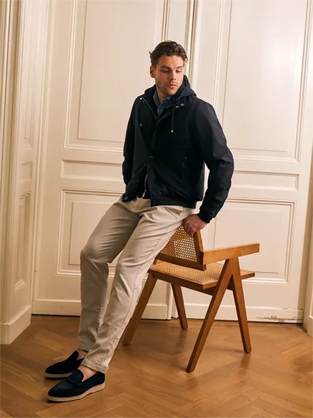 Clean minimalism broeken Mannenmode